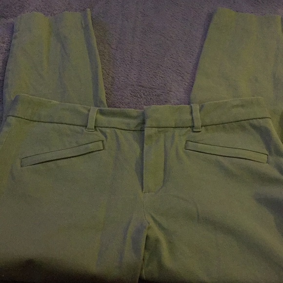 10P Skinny Ankle Gap Army Green crop pants - Picture 2 of 8